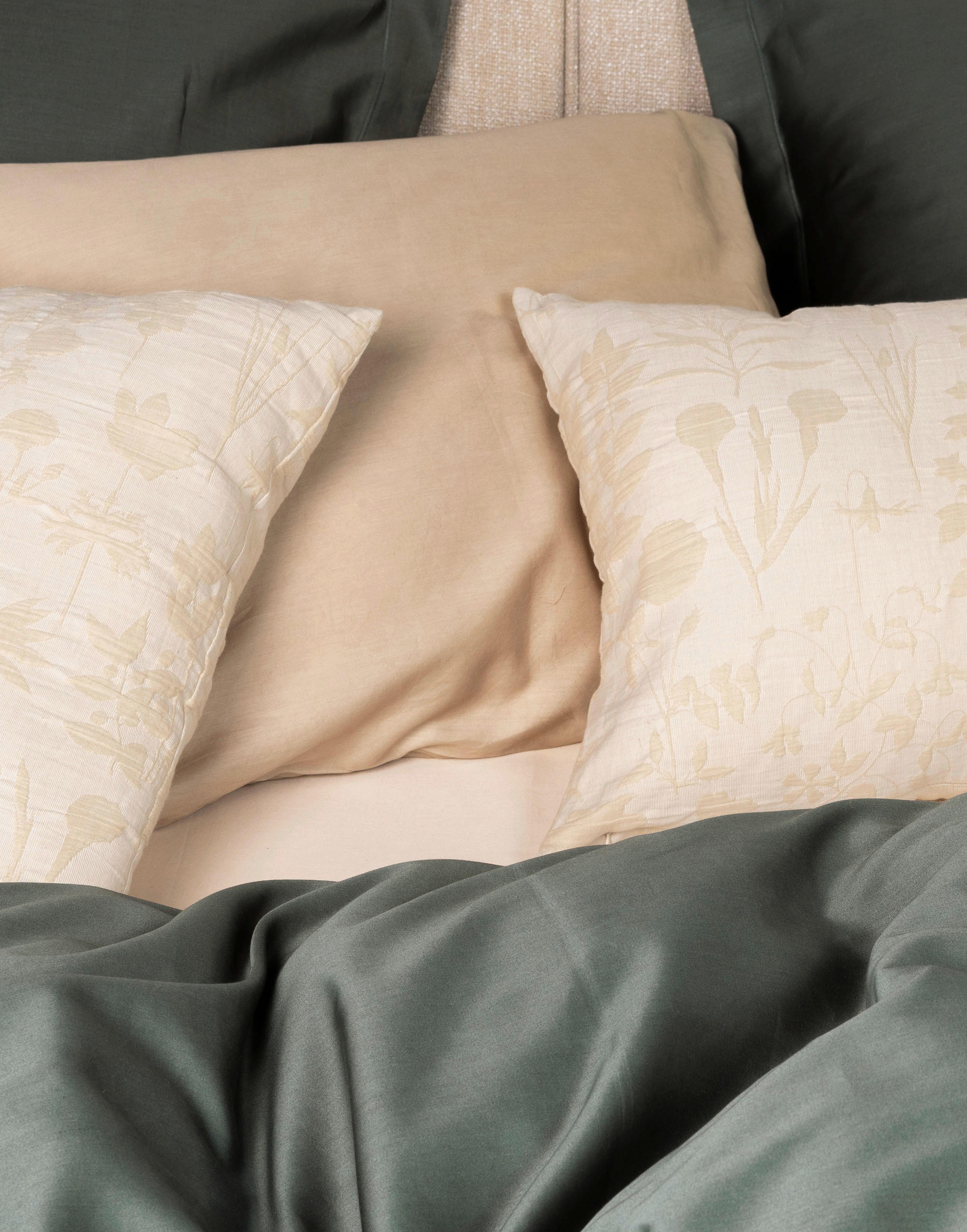 OKRASNA BLAZINA  MARIBEL    50/50 cm         - peščene barve, Konvencionalno, tekstil (50/50cm) - Essenza