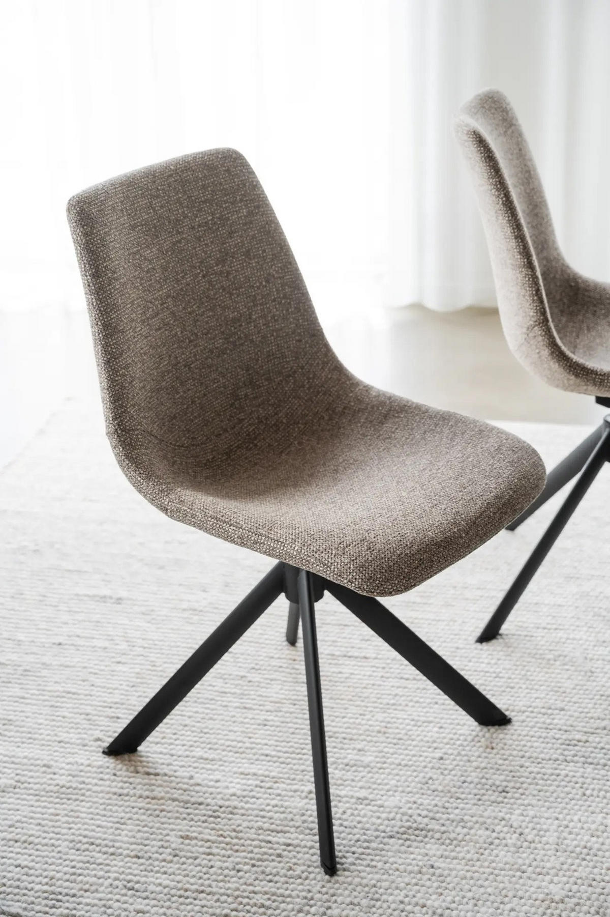 STOL MED ARMSTÖD  vippfunktion, 360° vridbar sits   - beige/svart, Klassisk, metall/textil (46/84/60cm) - Rowico