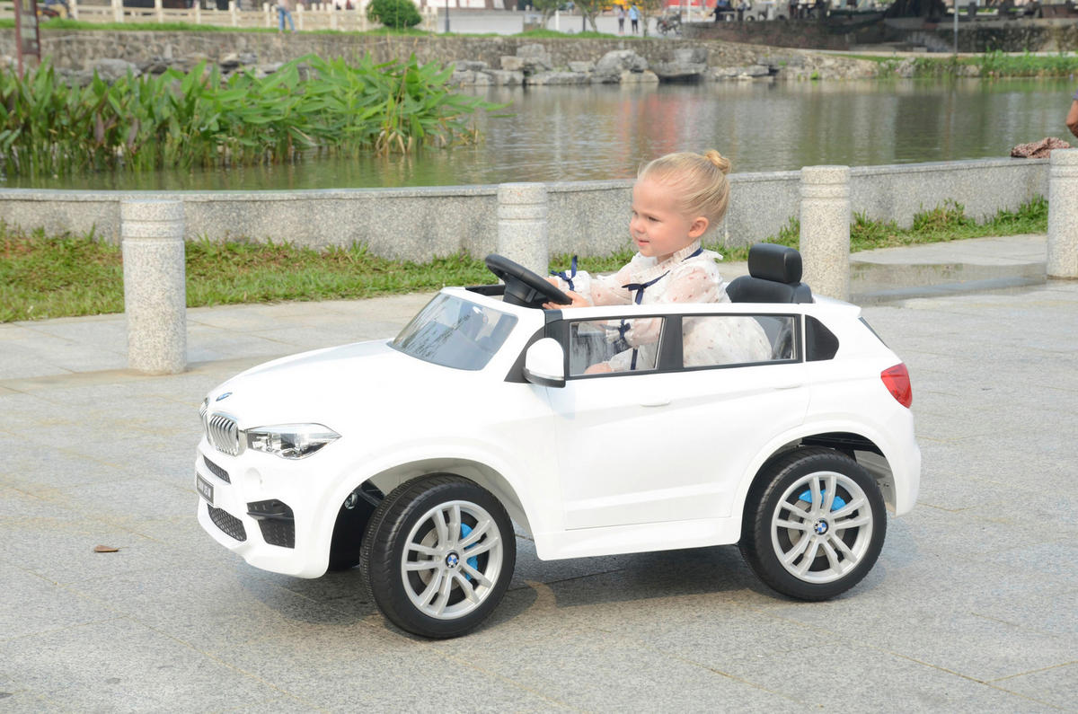 AVTO NA AKOMULATOR BMW X5 - bela, Basics, kovina/umetna masa (133,5/69/60cm)