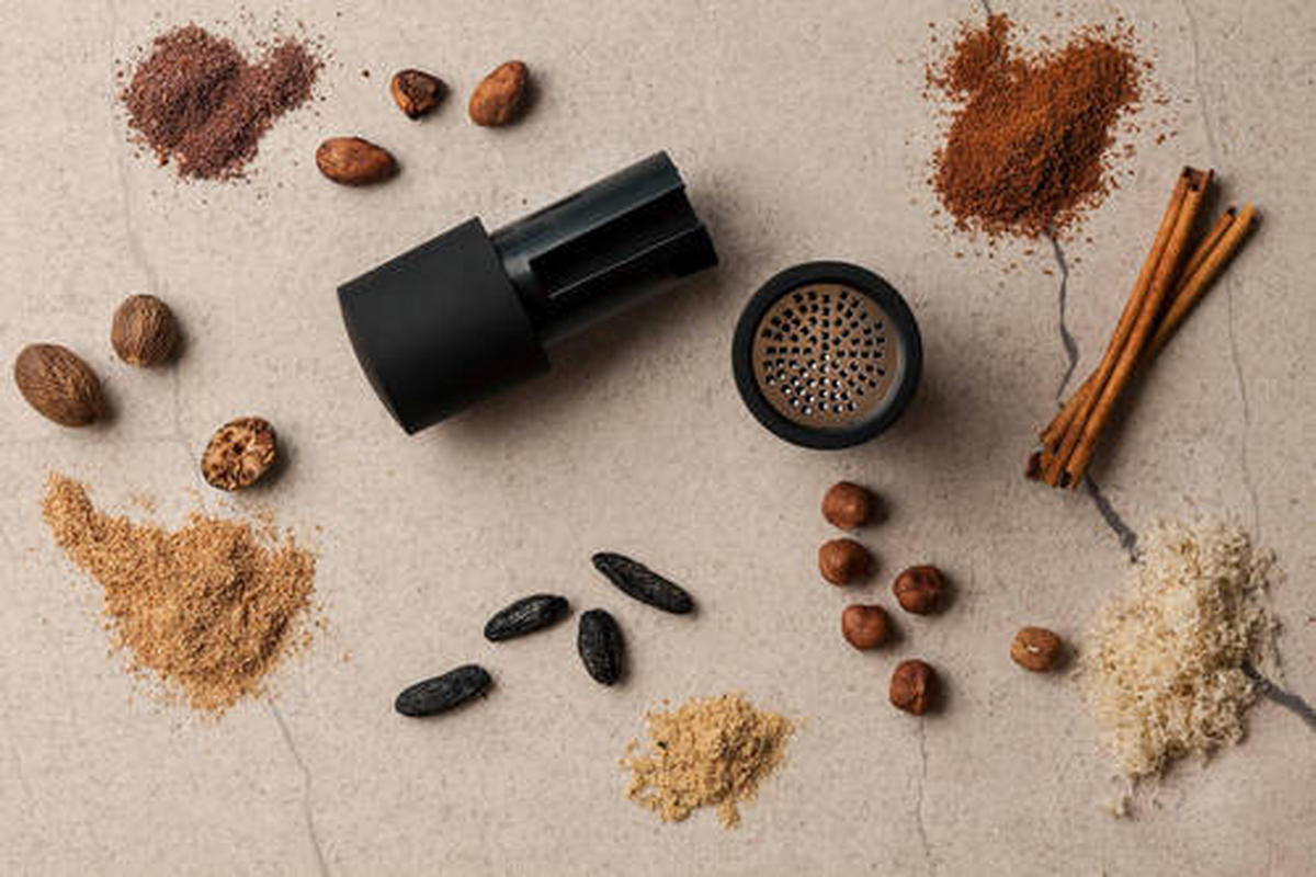 GEWÜRZMÜHLE  - Schwarz, Basics, Kunststoff/Metall (12/5/5cm) - MICROPLANE