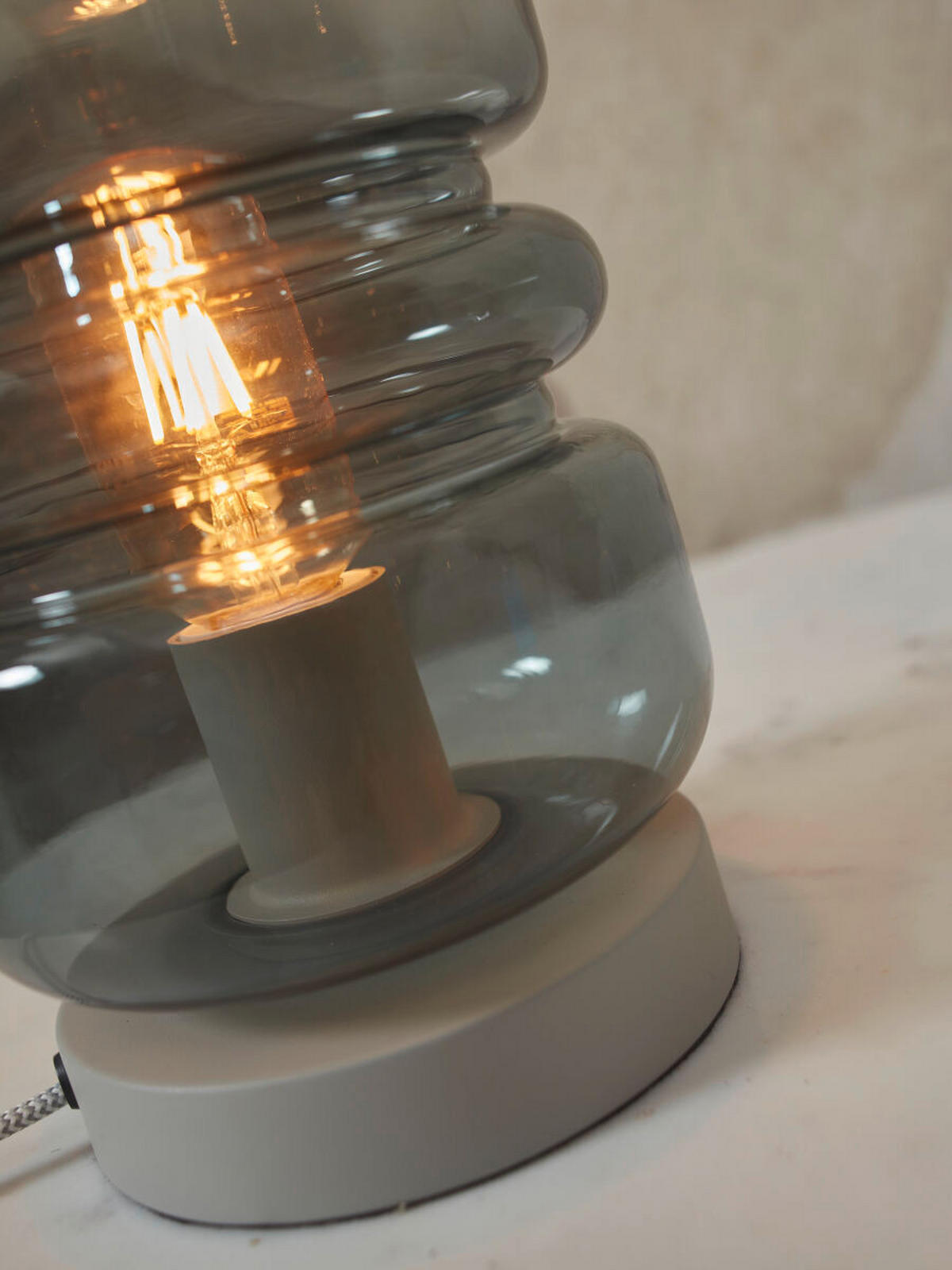 BORDSLAMPA 15/23 cm   - ljusgrå, Trend, glas (15/23cm) - It's about Romi
