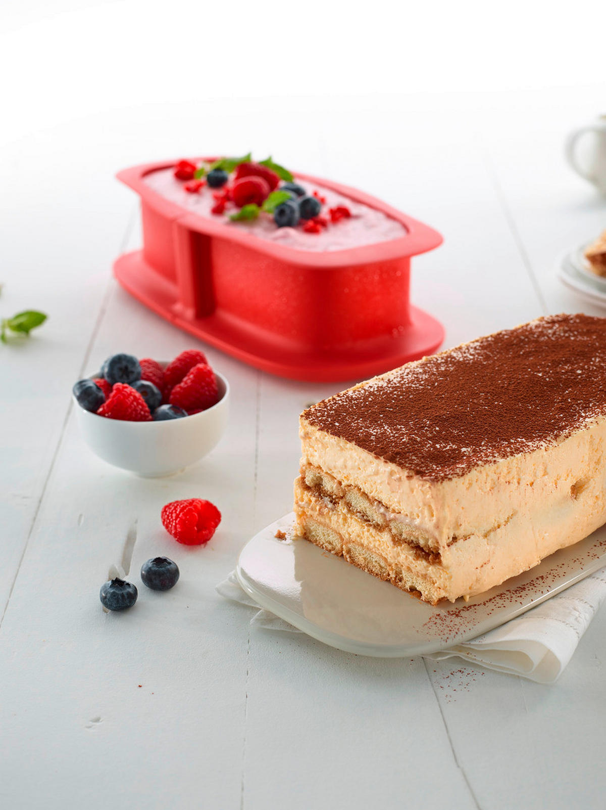 PEKAČ         - rdeča, Basics, umetna masa (27/14,4/7,6cm) - LEKUE