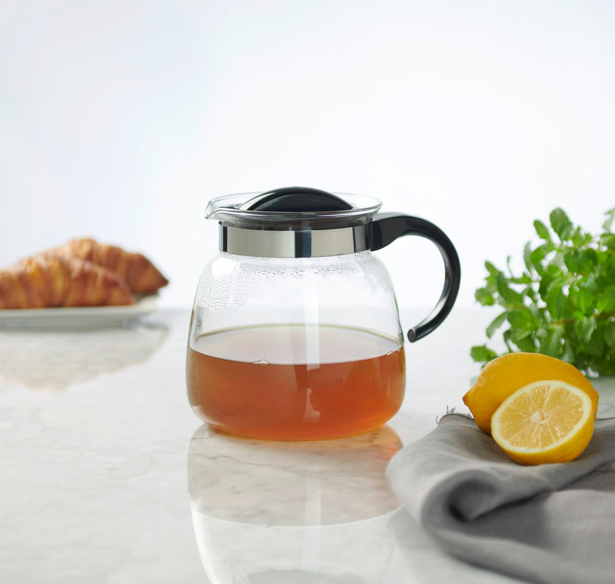 TEKANNA 1,8 l  - klar/svart, Klassisk, glas/plast (1,8l) - Novel