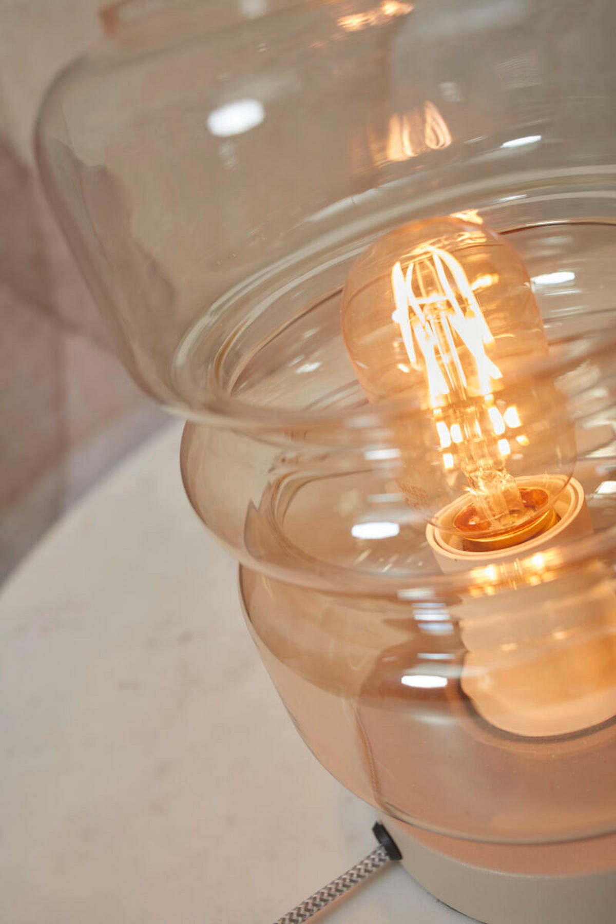 BORDSLAMPA 15/23 cm   - bärnstensfärgad, Trend, glas (15/23cm) - It's about Romi