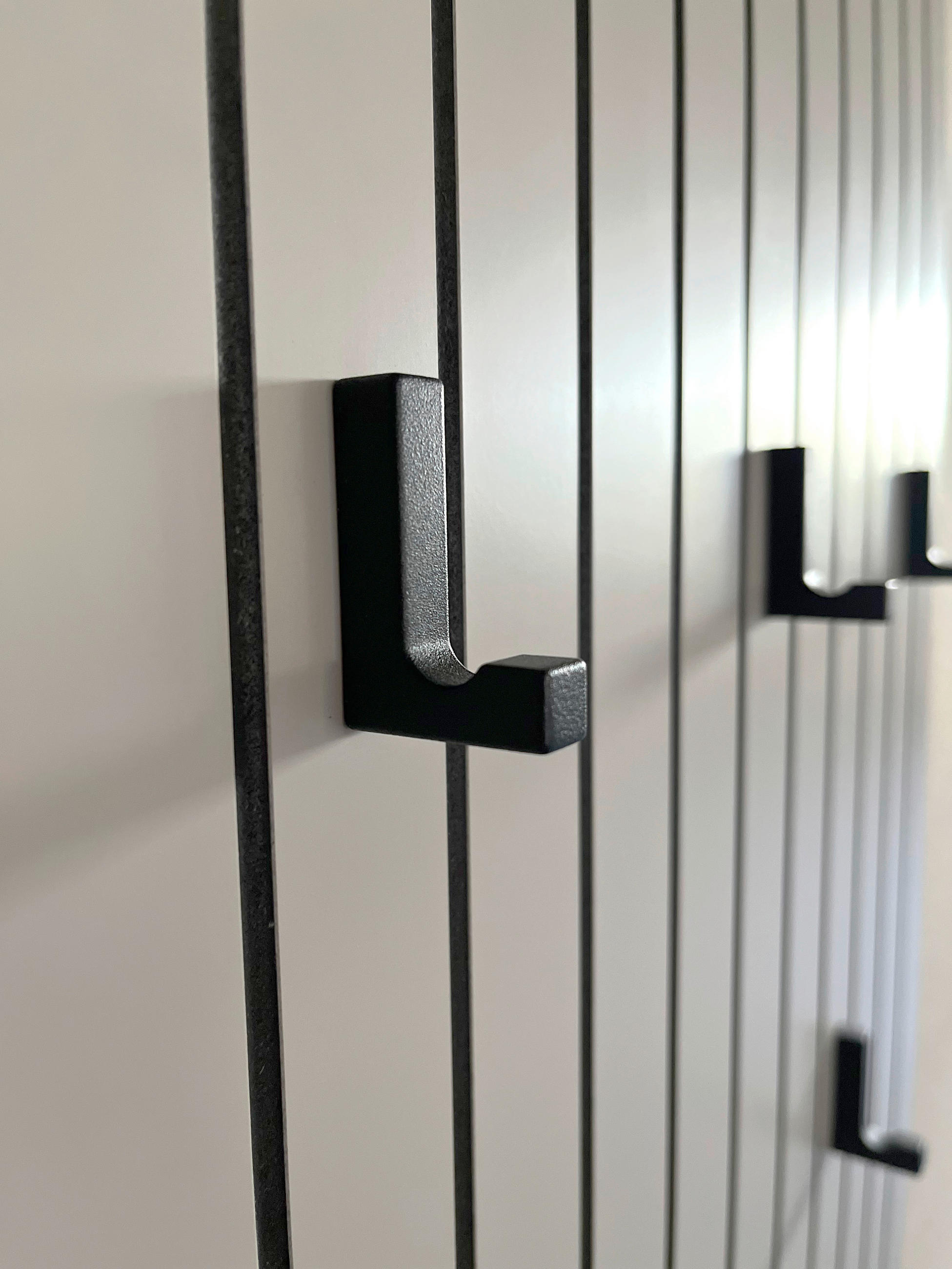 GARDEROBENPANEEL  in 46/160/18 cm  - Kaschmir/Schwarz, Design, Holzwerkstoff/Metall (46/160/18cm) - Voleo