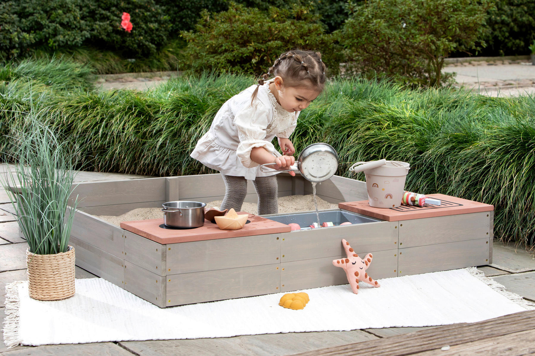 Thumbnail - Muddy Buddy Sandkasten Muddy Buddy, Grau, Rosa, Holz, 120x20x120 cm, EN 71, FSC 100%, mit Holzschutz vorbehandelt, Spiel...