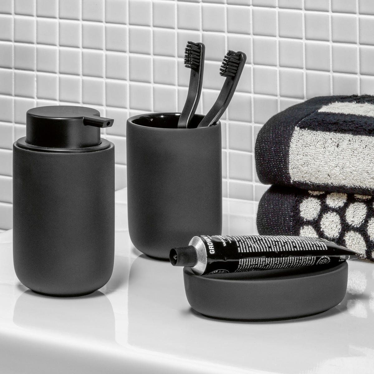 SEIFENSPENDER BLACK VELVET  - Schwarz, Basics, Keramik (8/8/13,5cm) - Moeve