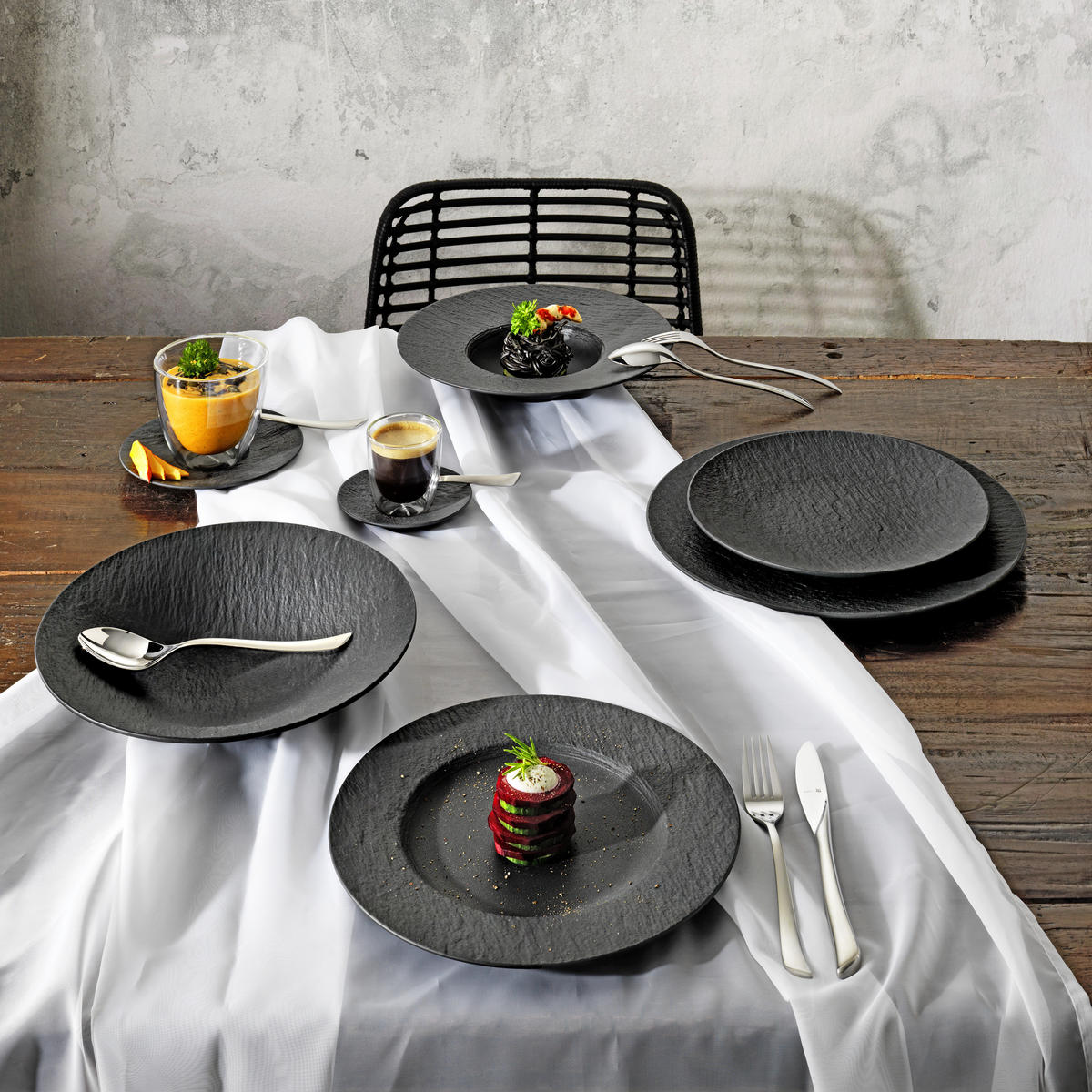 MĚLKÝ TALÍŘ, keramika, 27 cm - černá, Design, keramika (27cm) - Villeroy & Boch