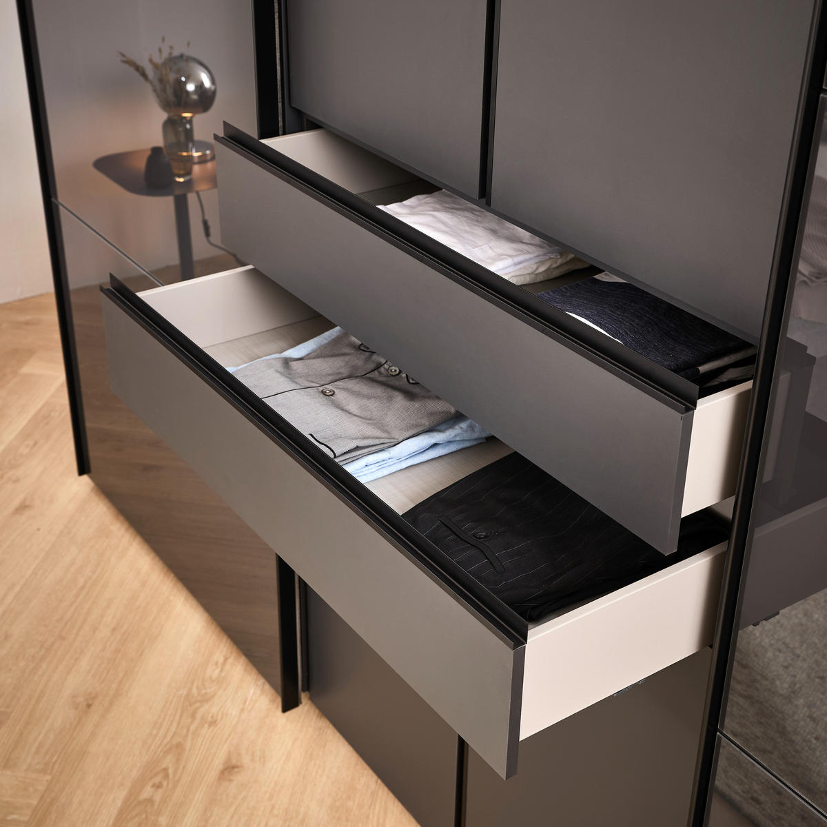 Șifonier, 300/216/65 cm, grafit, gri - grafit/negru, Design, sticlă/metal (300/216/65cm) - Stylife