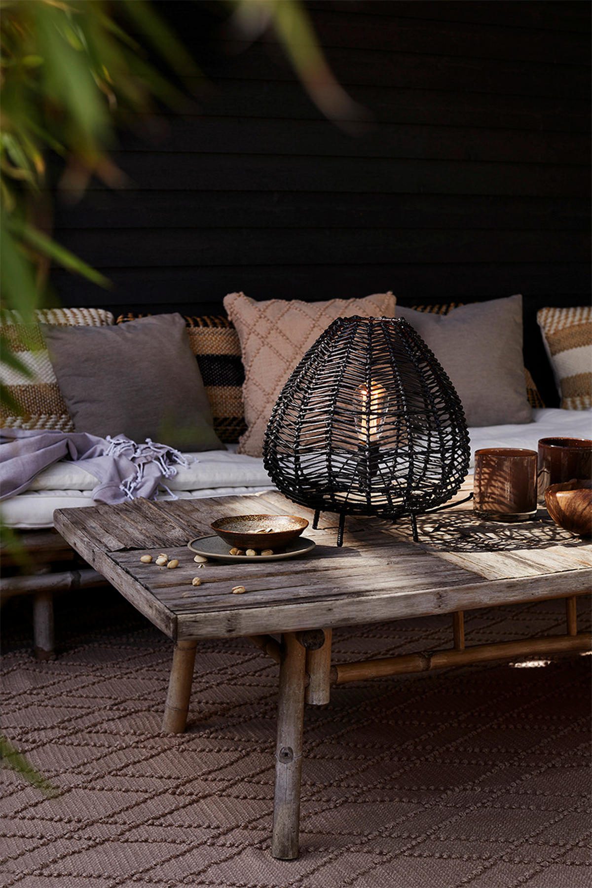 UTOMHUSLAMPA - svart, Klassisk, naturmaterial (36,5/38,5/36,5cm)