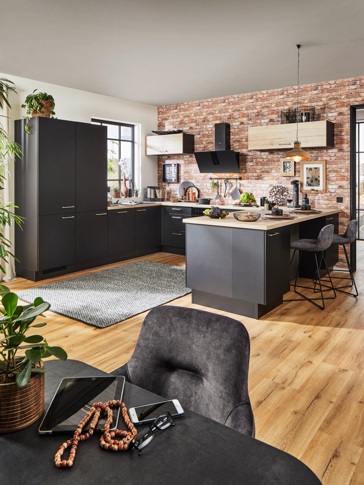 INBYGGNADSKÖK   - svart, Design, trämaterial - Celina