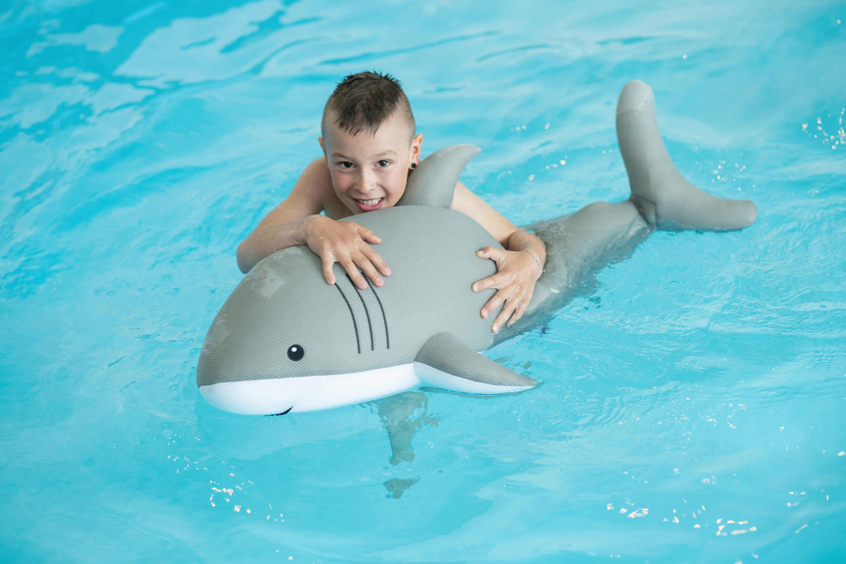 SCHWIMMTIER - Grau, KONVENTIONELL, Textil (45/111/38cm)