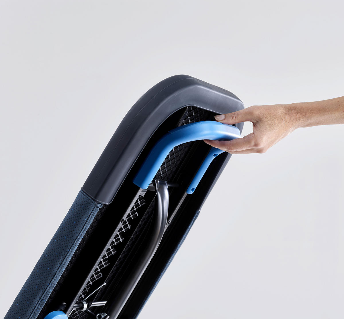 LIKALNA DESKA - temno modra, Basics, tekstil (38/136/8,5cm) - Joseph Joseph