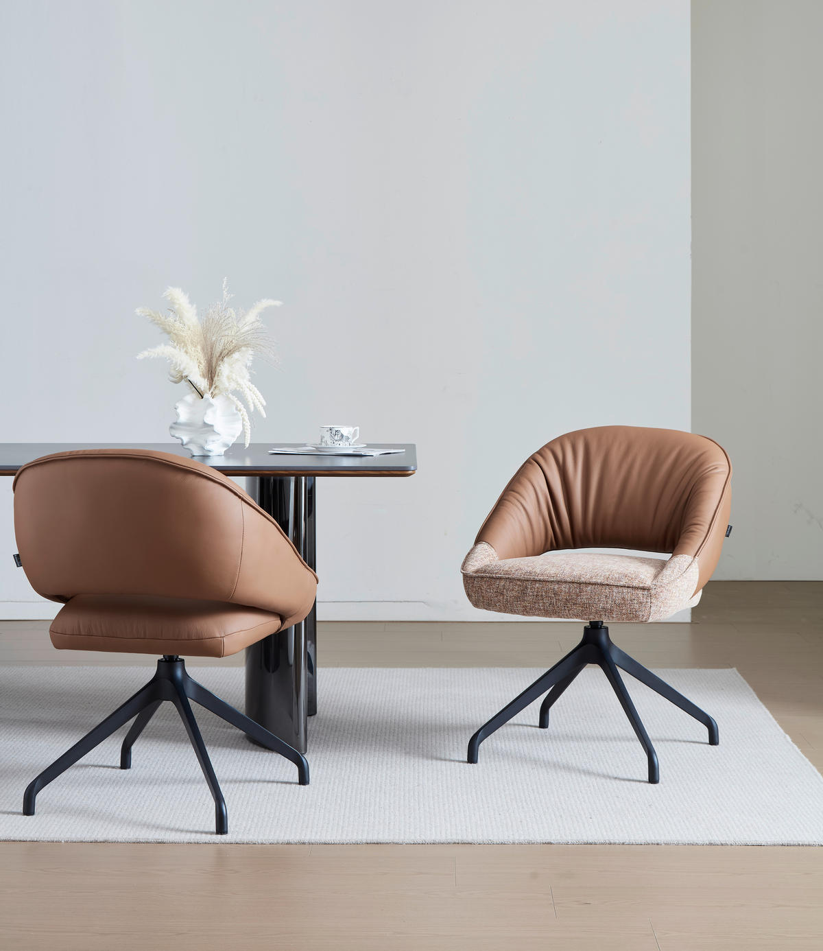 ARMLEHNSTUHL  Sitzfläche 360° drehbar, automatische Rückholfunktion Leinenoptik Echtleder  Schwarz, Cognac  - Cognac/Schwarz, Design, Leder/Textil (60/81/63.5cm) - Dieter Knoll
