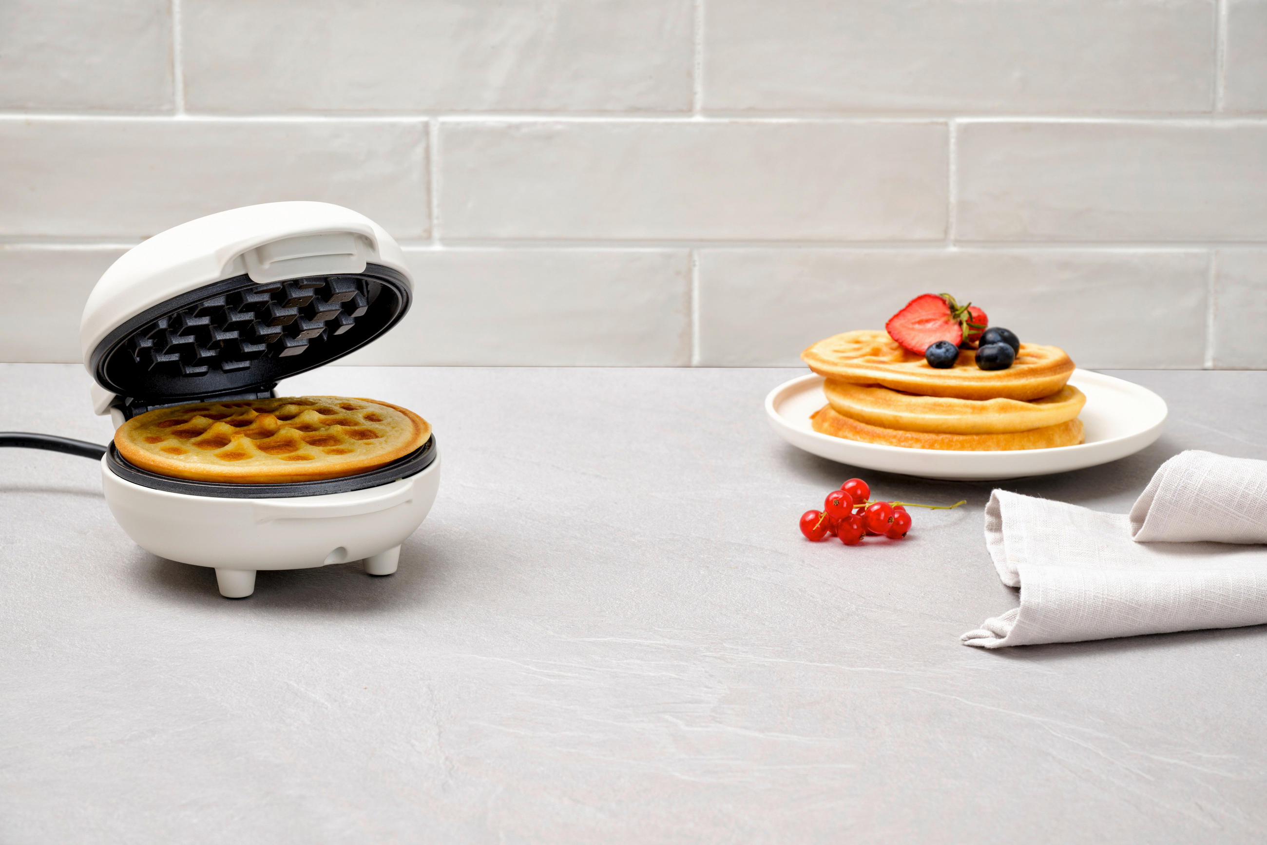 VÅFFELJÄRN  - cremefärgad, Basics, metall/plast (12,9/16,4/8,8cm) - Homeware Profession.