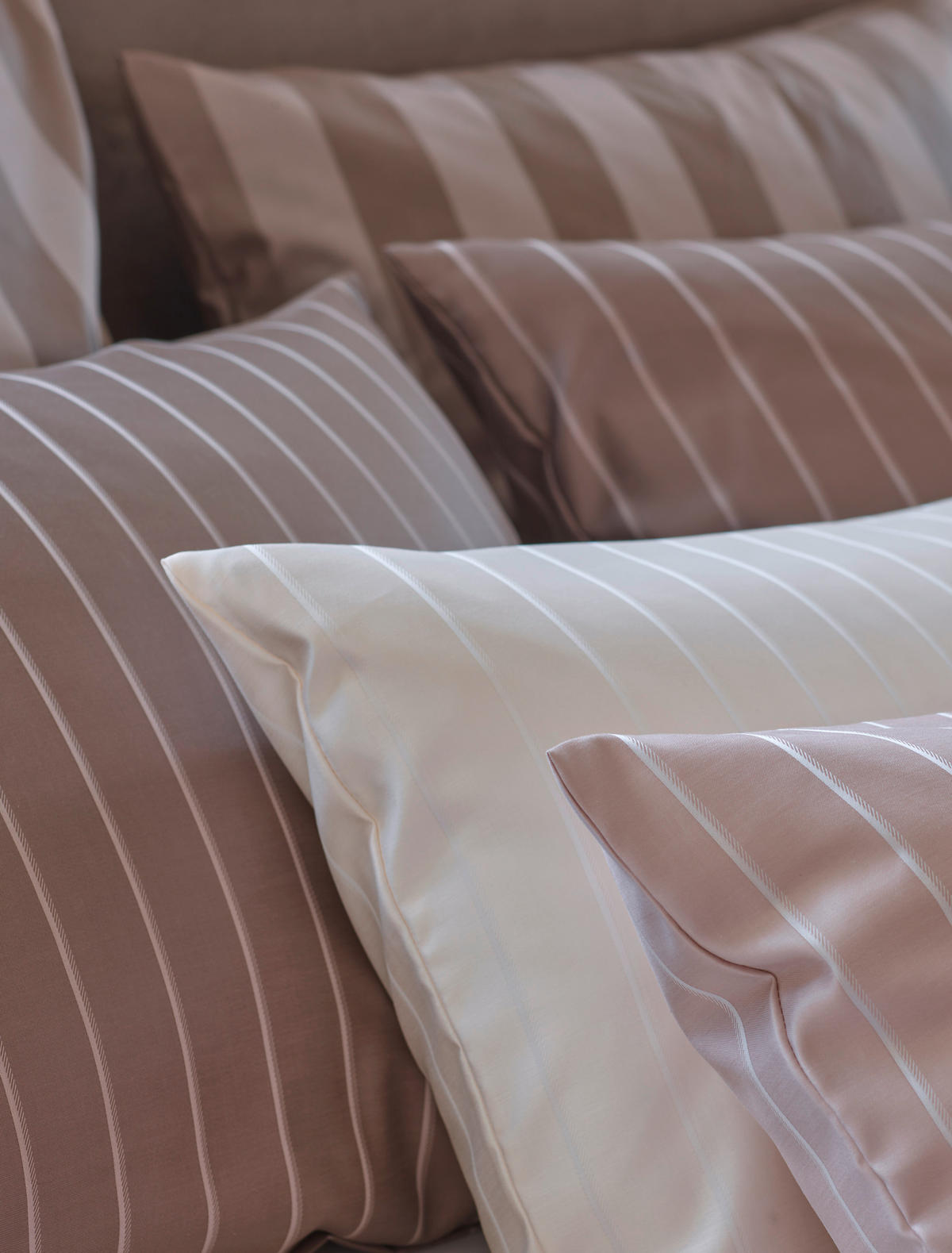 POSTELJNINA Belluno 140/200 cm damast peščene barve  - peščene barve, Konvencionalno, tekstil (140/200cm) - Curt Bauer