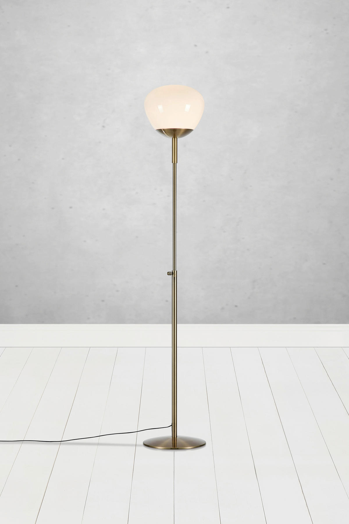 STEHLEUCHTE RISE 26/150 cm  - Messingfarben/Weiß, Trend, Glas/Metall (26/150cm) - Markslöjd