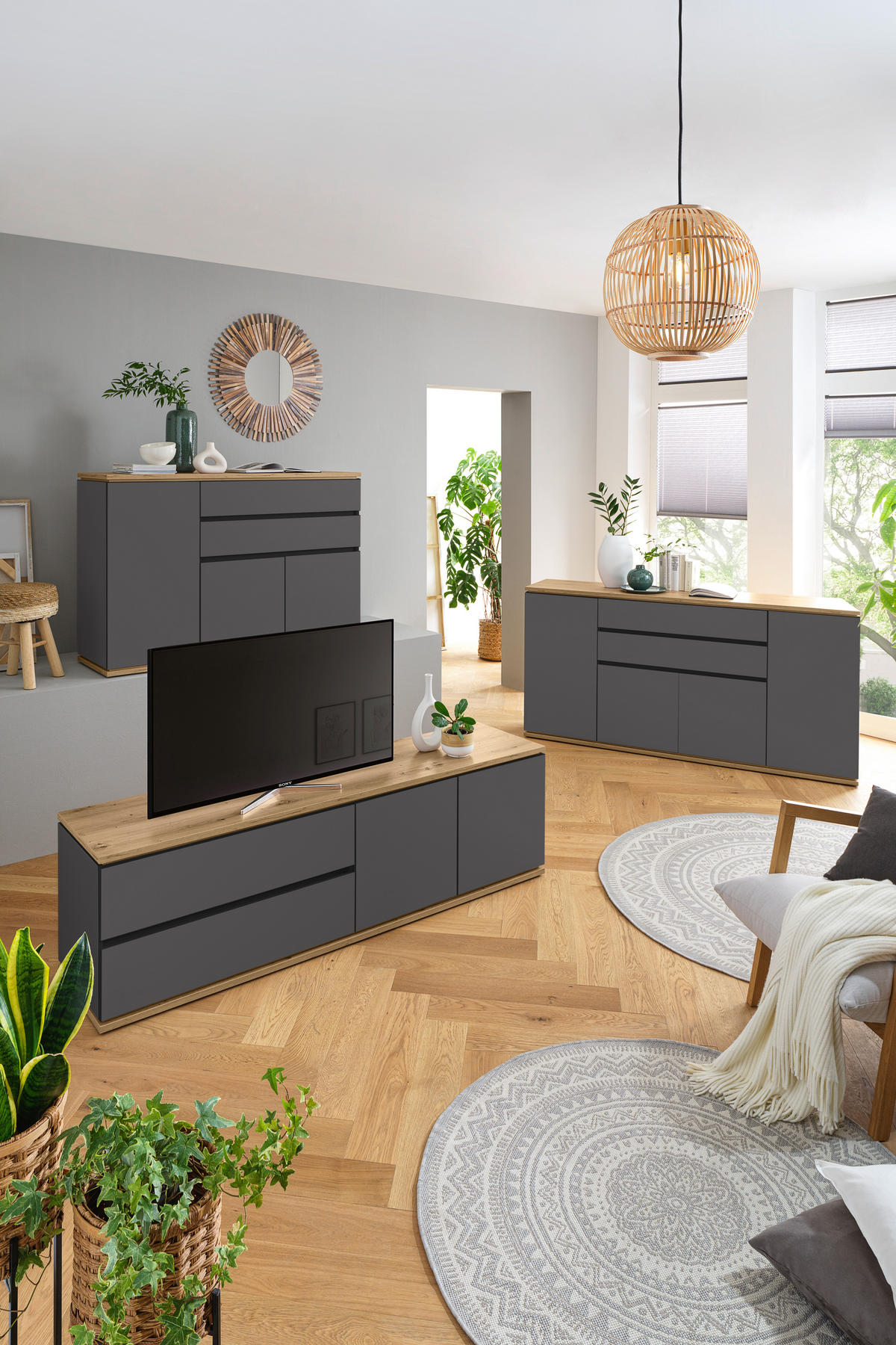KOMODA S VRATIMA - crna/grafitno siva, Moderno, pločasti materijal/plastika (139/93/42cm) - Xora