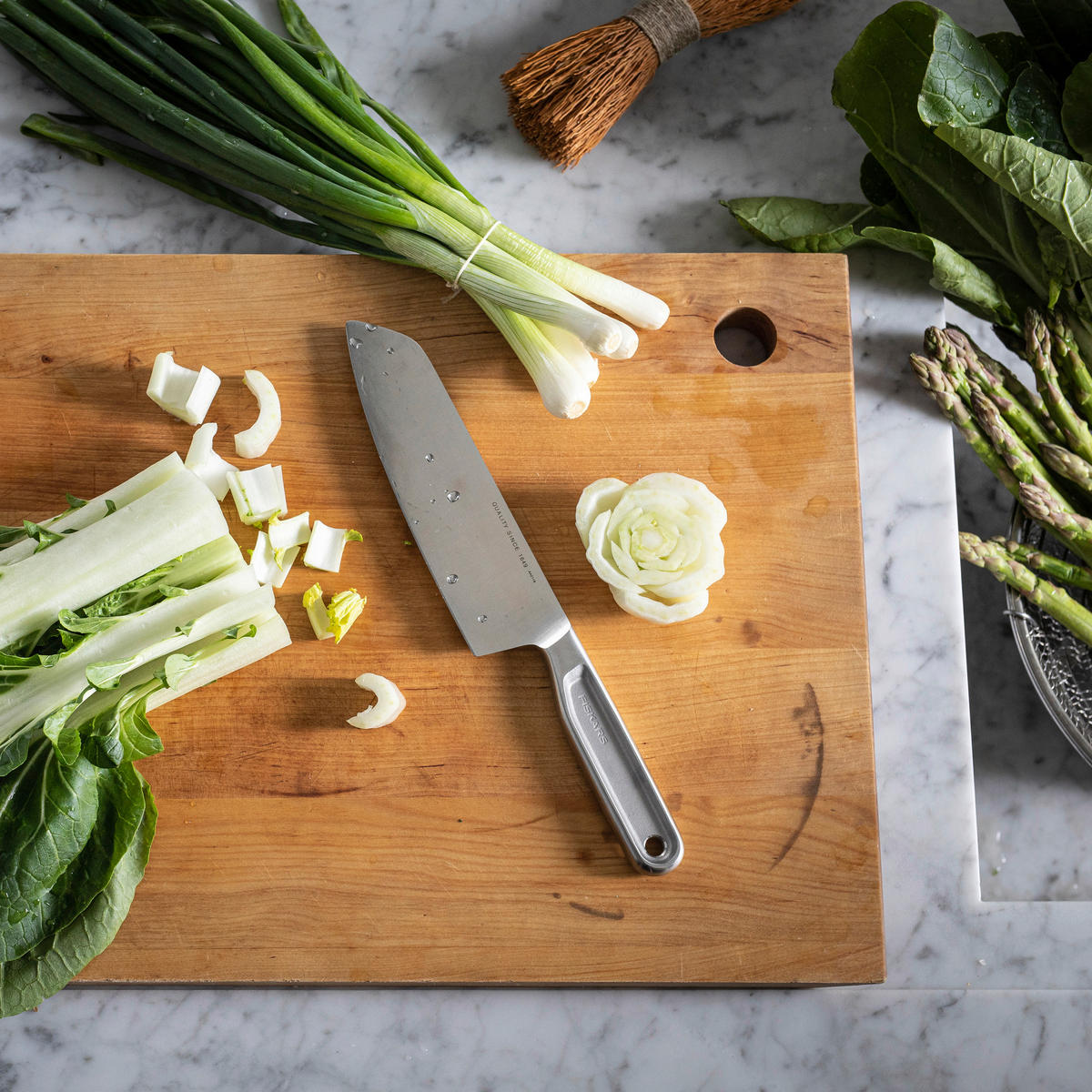 SANTOKU NOŽ  FISKARS ALL        39 cm    oplemenjeni čelik - Basics, metal (39cm) - Fiskars