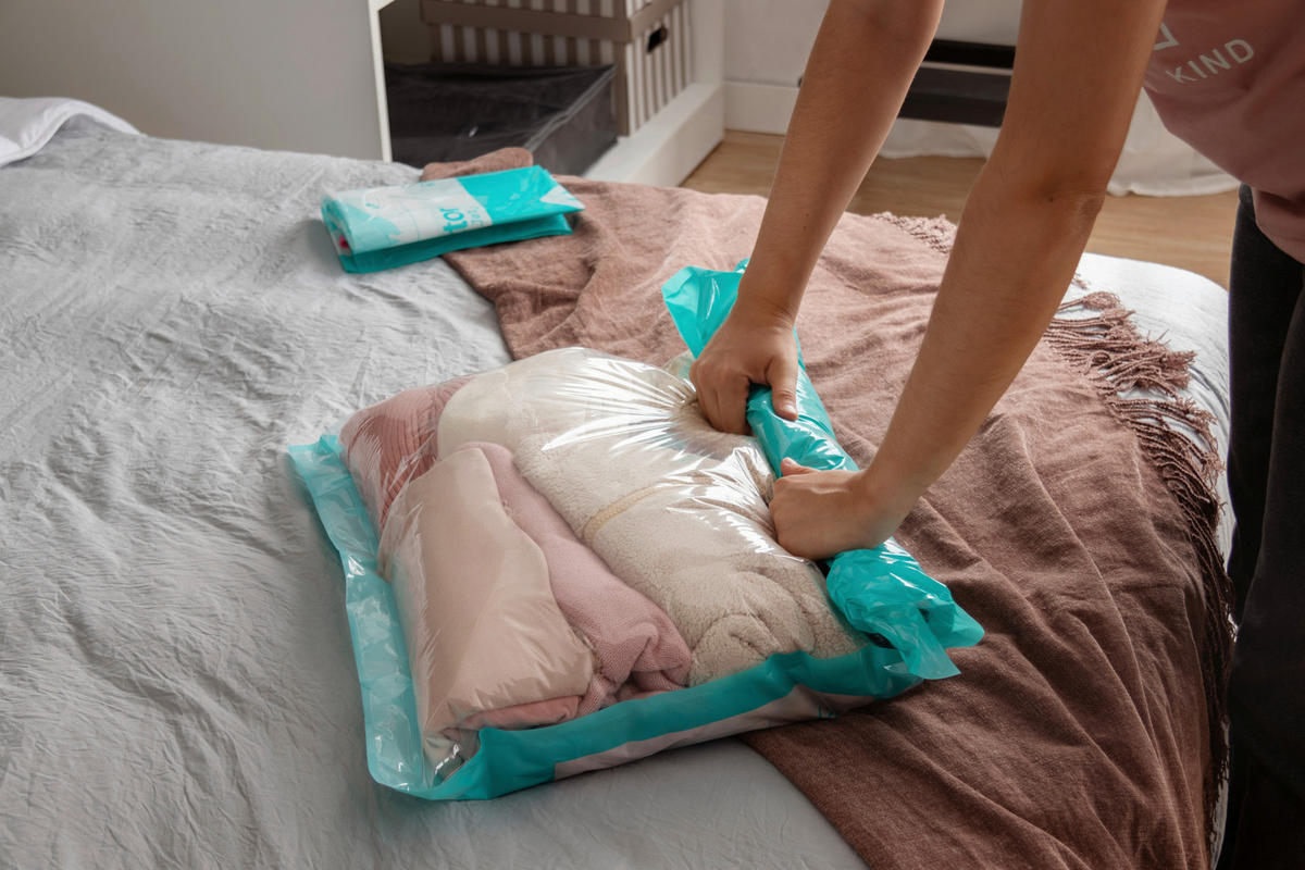 TAŠKA NA USCHOVÁNÍ - světle zelená, Basics, plast (55/70cm)