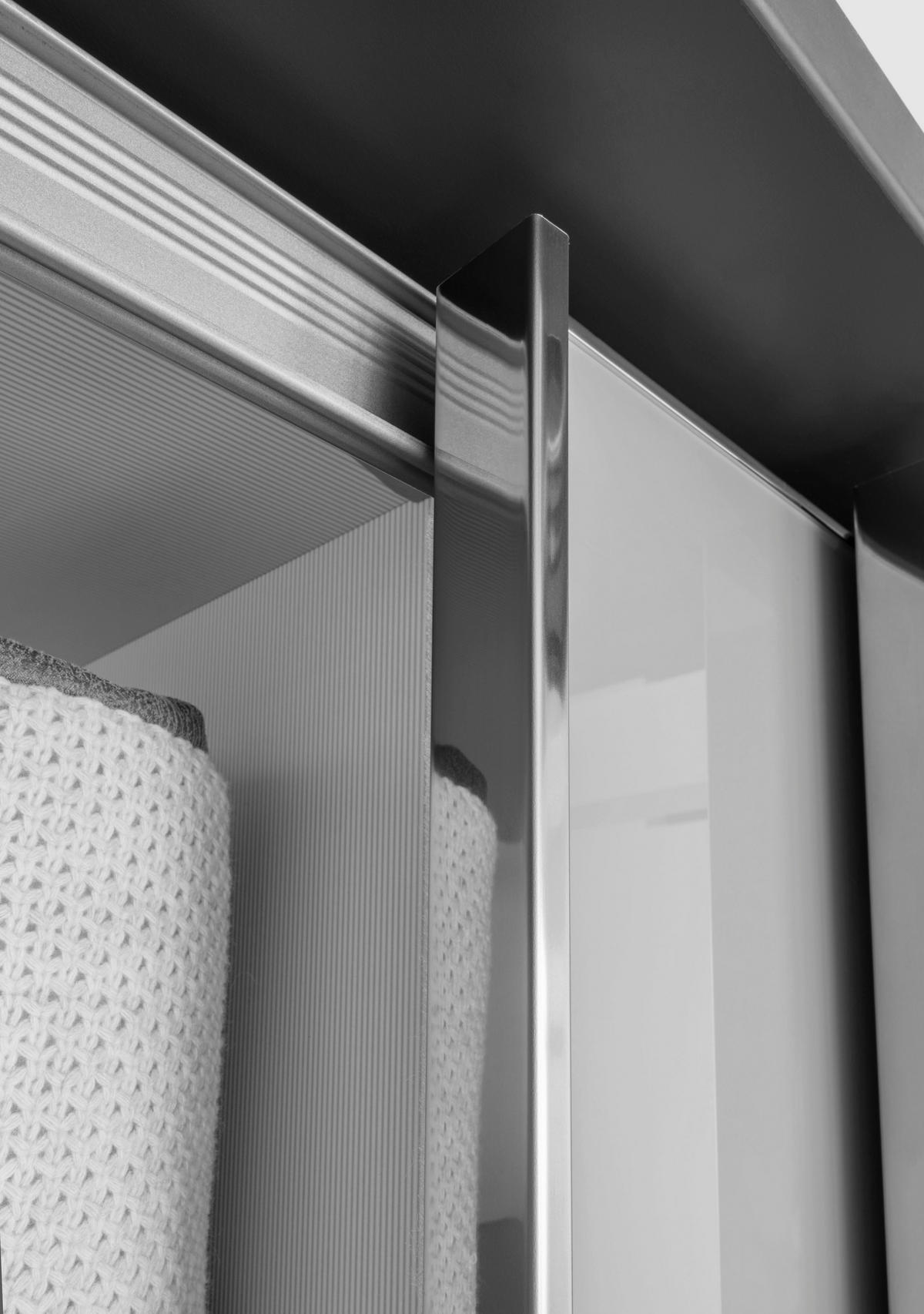 FÜGGESZTETT TOLÓAJTÓS SZEKRÉN fehér, sötétszürke  - króm/sötétszürke, Konventionell, faalapú anyag/Üveg (250/236/67cm) - Novel