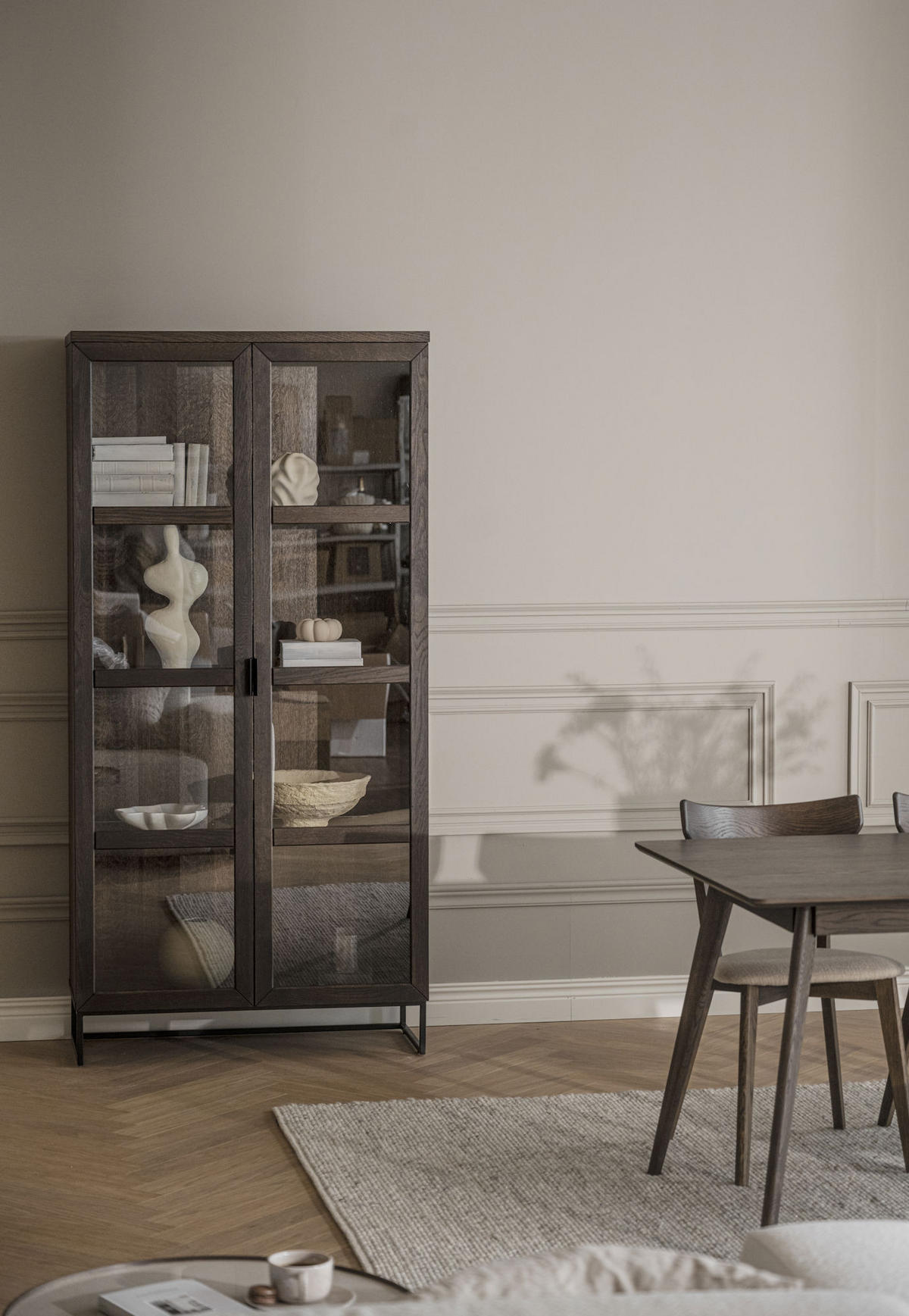 VITRINSKÅP  i delar i massivt trä ek svart, mörkbrun, transparent  - svart/mörkbrun, Modern, metall/trä (95/195/41cm) - Rowico