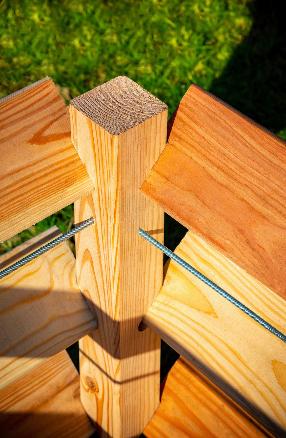 VYVÝŠENÝ ZÁHON   - farba smrekovca, Basics, drevo (124/73/91cm)