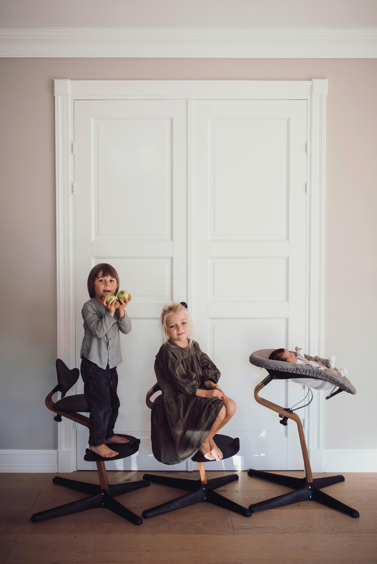 STOLČEK ZA HRANJENJE  NOMI    52/59/83,5 cm       barve bukve, črna  - črna/barve bukve, Trend, les (52/59/83,5cm) - Stokke