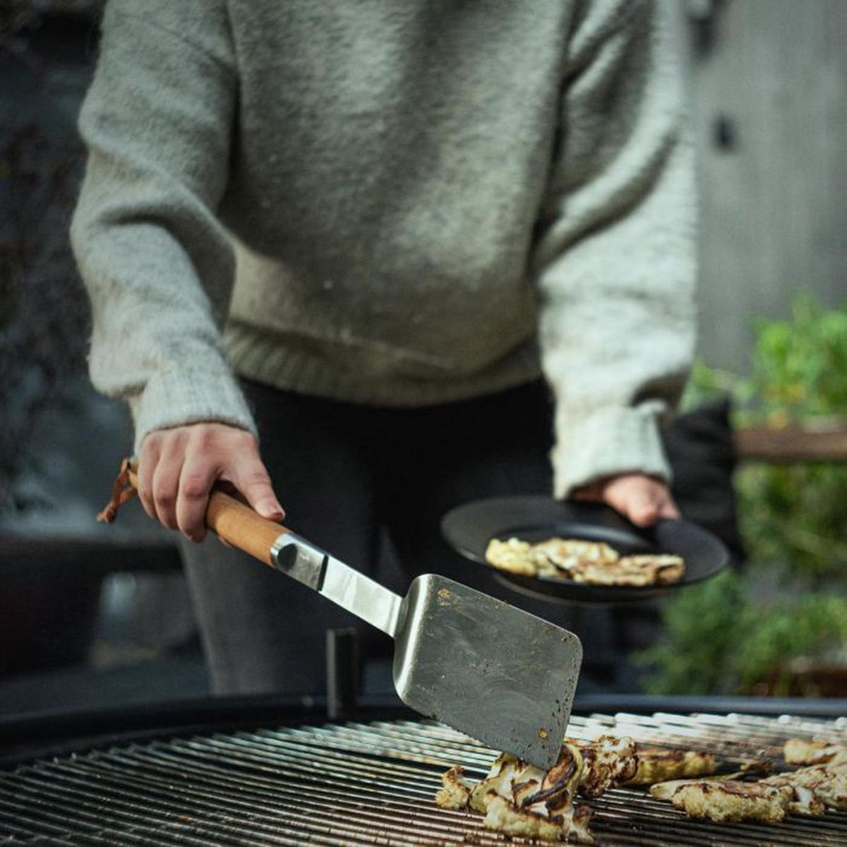 FISKARS Lopatica za roštilj - boje oplemenjenog čelika, Basics, metal (3,00/44,4/8,60cm)