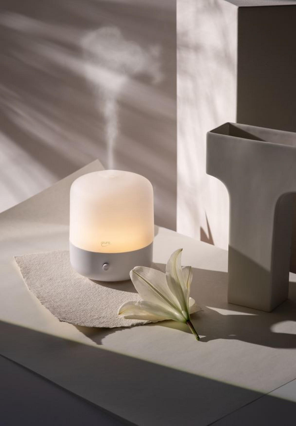 Ipuro Air Sonic Good Mood, Extra Quiet Aroma Diffuser for Filling Yourself,  Electronic Room Fragrance with Humidifier, Perfect for Home or Office, with  Remote Control : : Health & Personal Care