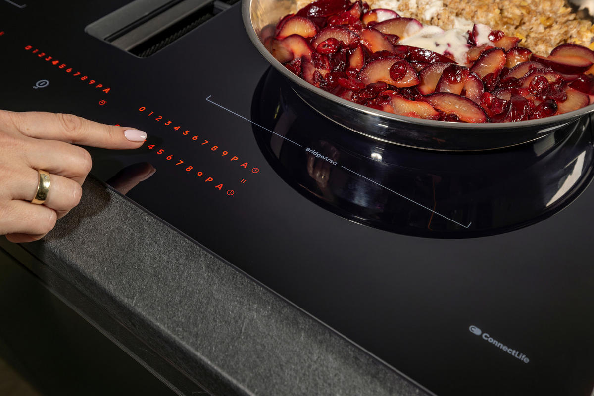 KOCHFELD-DUNSTABZUG-KOMBI HEH8443BSCWF  - Schwarz, Basics, Glas/Metall (83/23,3/52cm) - Hisense