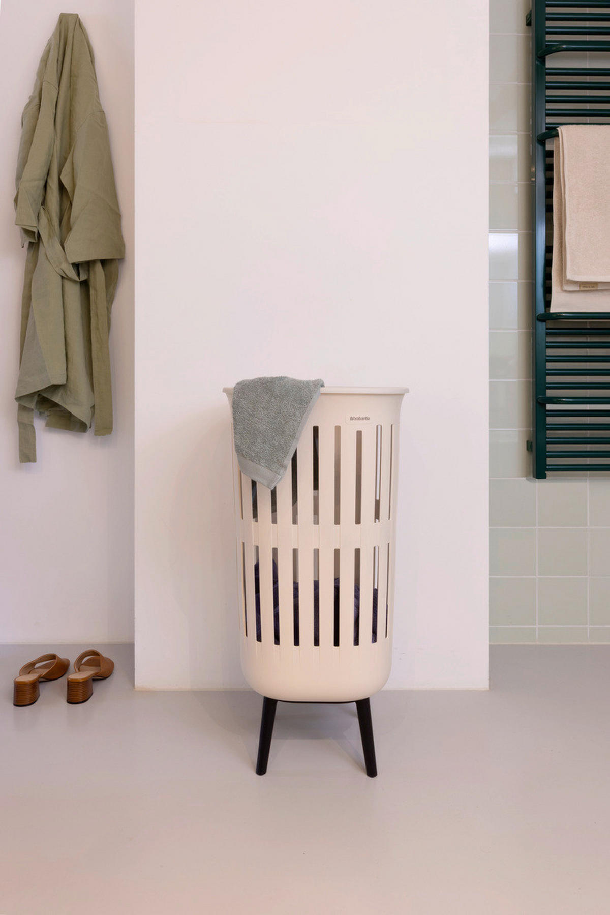 KOŠARA ZA PERILO - bež, Basics, umetna masa (38.2/38.2/77,9cm) - Brabantia