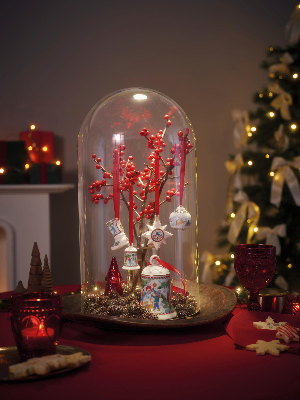 PORZELLANGLOCKE 2025 Weihnachtsspiele  - Multicolor, Basics, Keramik (8,8/12,2cm) - Hutschenreuther