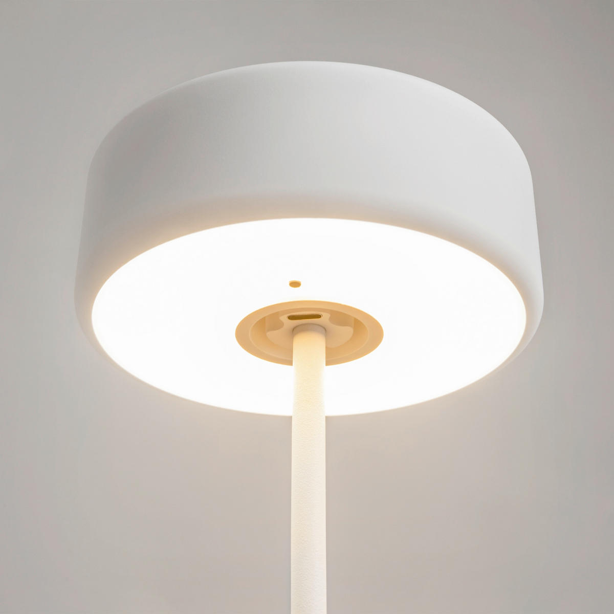 AKKU-TISCHLEUCHTE - Weiss/Goldfarben, Design, Metall (12/34,5cm) - MAYTONI