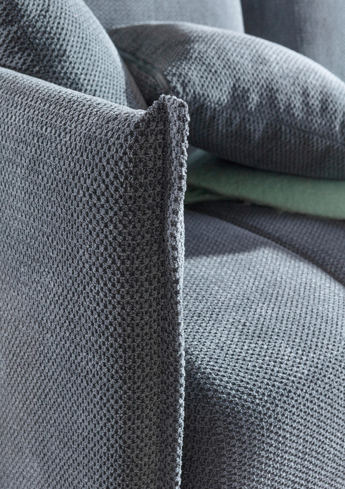 SCHLAFSOFA Plüsch Anthrazit  inkl. Zierkissen, Rückenkissen, Bettkasten, Schlaffunktion, Rücken echt, Liegefläche im Originalstoff  - Anthrazit/Schwarz, KONVENTIONELL, Kunststoff/Textil (200/73/105cm) - Carryhome
