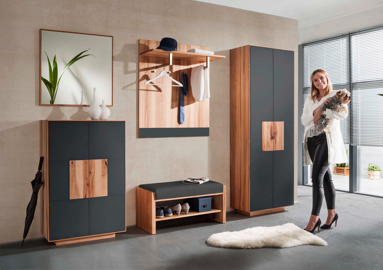 SIDEBOARD Kernbuche massiv Anthrazit, Buchefarben Einlegeboden - Einrichtungsbeispiel