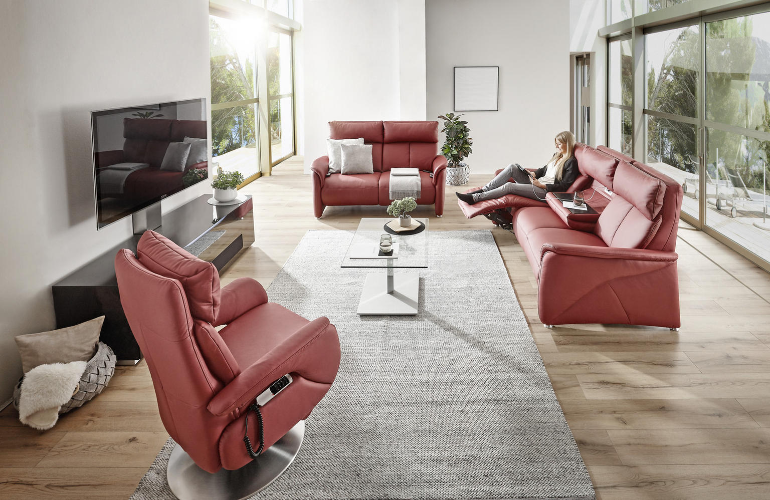 2-SITZER-SOFA Echtleder Dunkelrot - Einrichtungsbeispiel