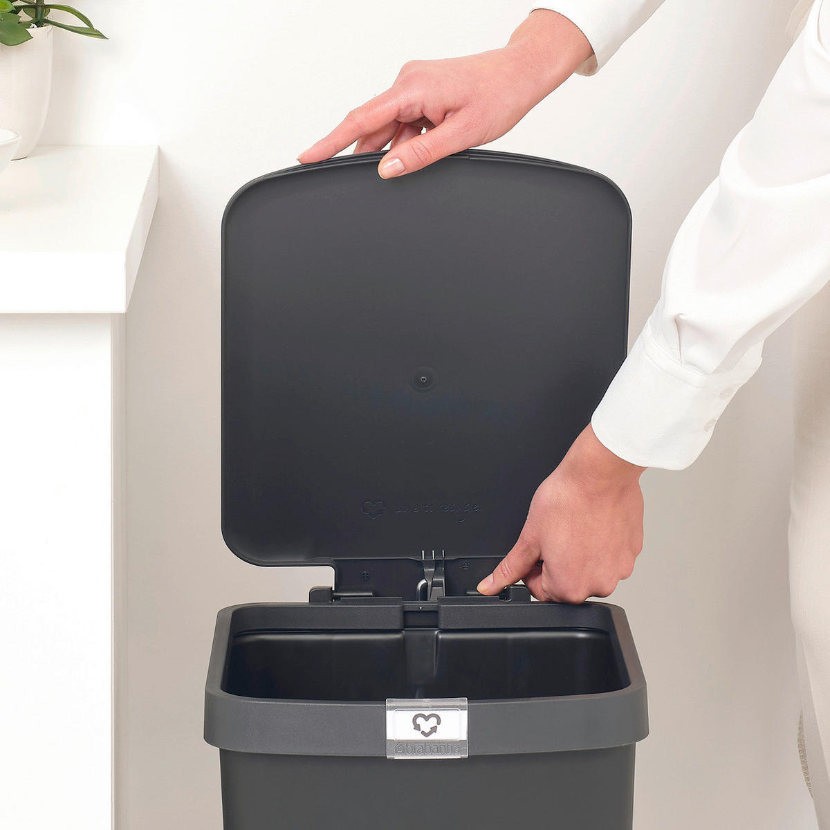 KOŠ ZA SMETI - temno siva, Basics, umetna masa (28/40.9/35.2cm) - Brabantia