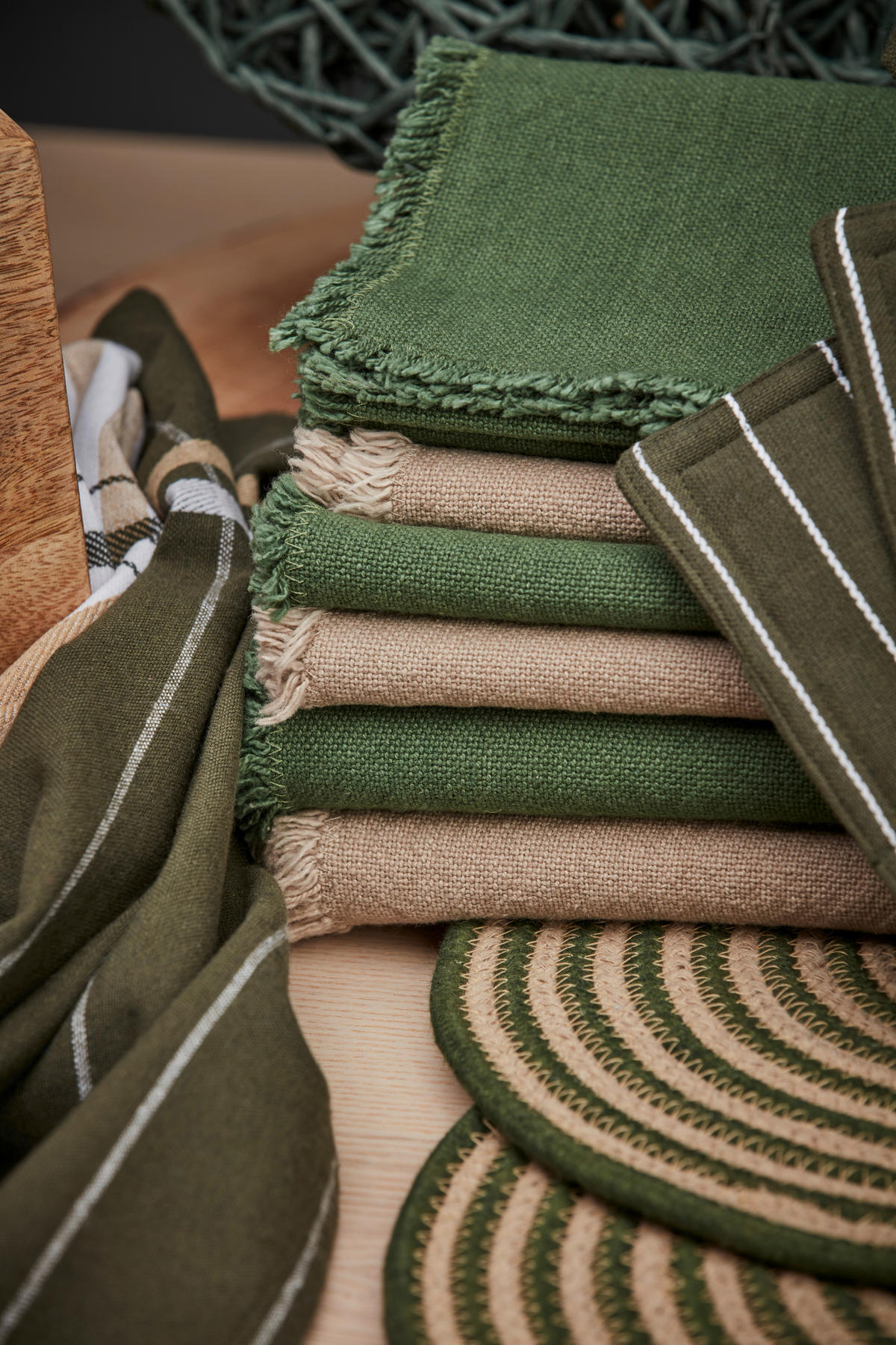 BORDSLÖPARE textil struktur mörkgrön 40/300 cm  - mörkgrön, Basics, textil (40/300cm)