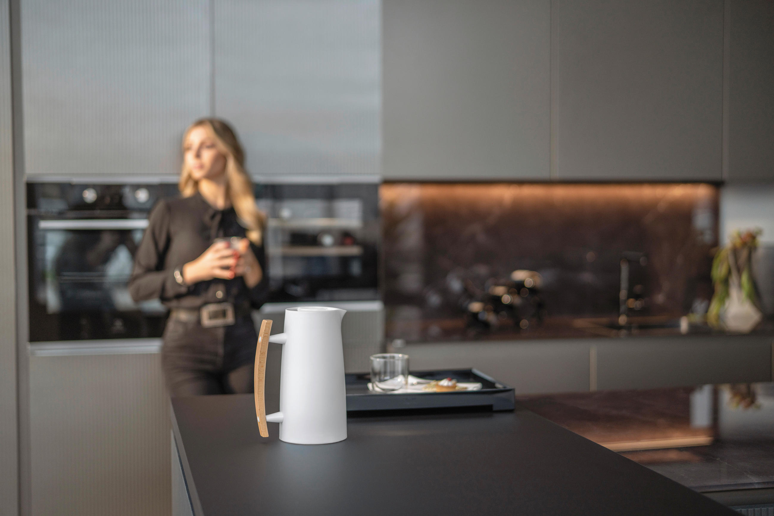 Thumbnail - Guzzini Isolierkanne Icons, Weiß, Holz, Kunststoff, Glas, 1 L, 13x25x18.3 cm, BPA-frei, Tragegriff, hält warm, kalt, lei...