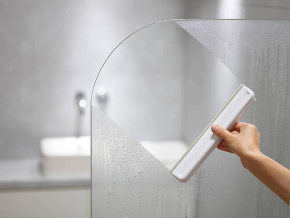 GUMENI BRISAČ TUŠA   EASY STORE  - bijela, Konvencionalno, plastika (4,5/25/5,3cm) - Joseph Joseph