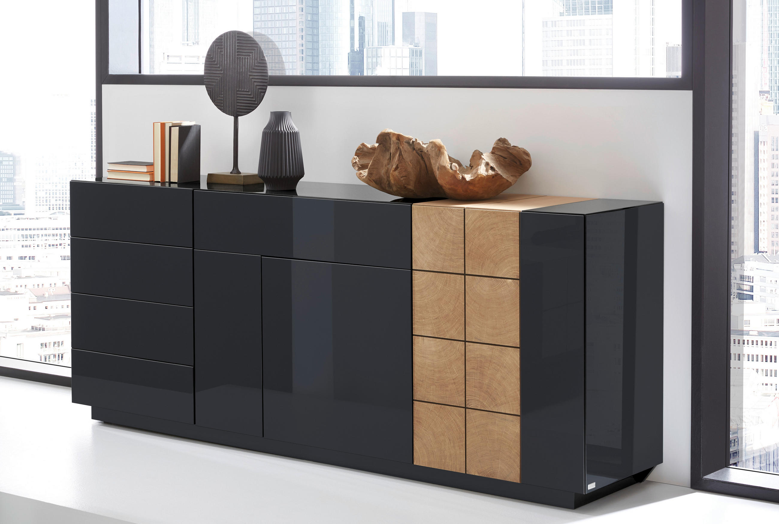 KOMODA S VRATIMA - tamnosiva/boja hrasta, Dizajnerski, pločasti materijal (210/86/47cm) - Ambiente
