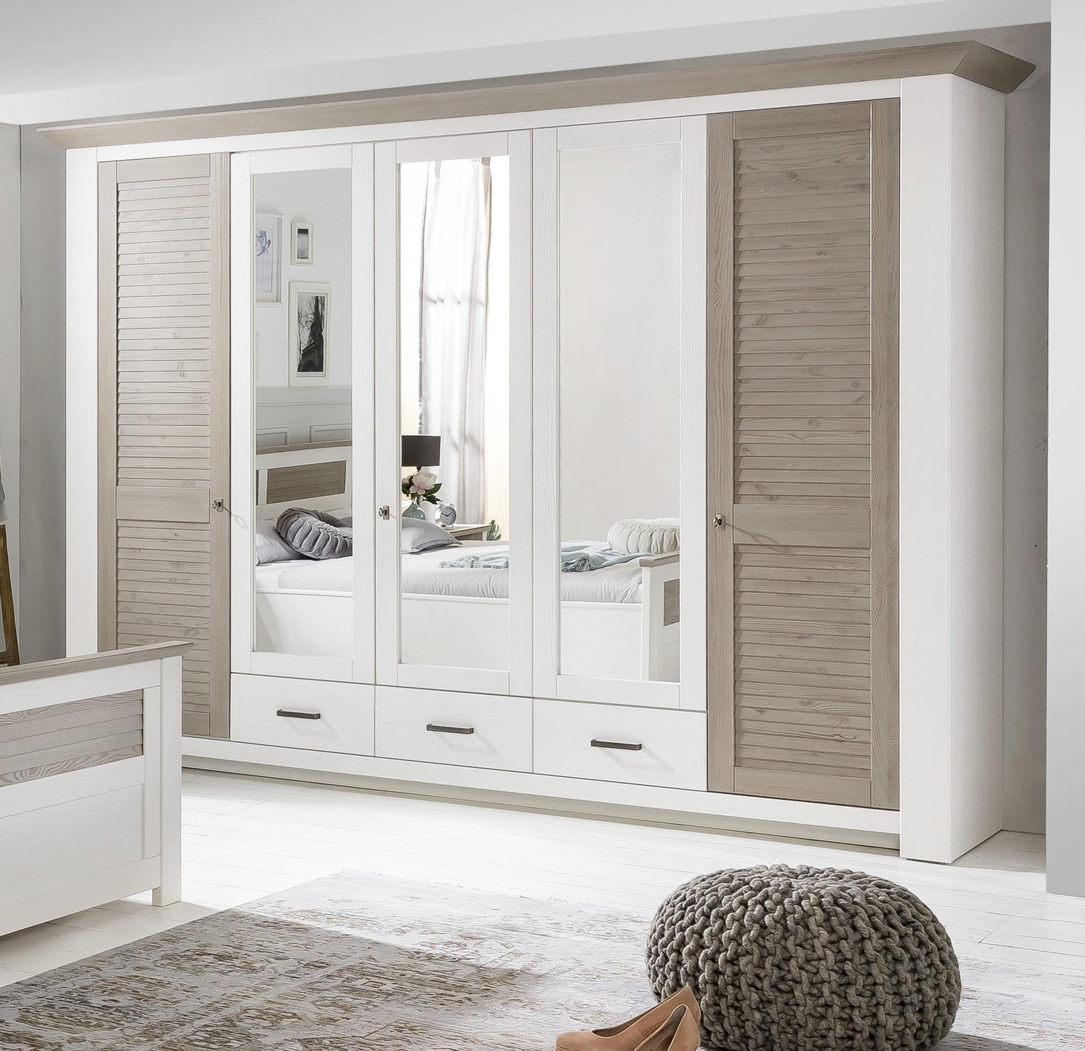 DREHTÜRENSCHRANK  in Weiß, Taupe  - Taupe/Silberfarben, LIFESTYLE, Holz/Holzwerkstoff (284/217/64cm) - Landscape
