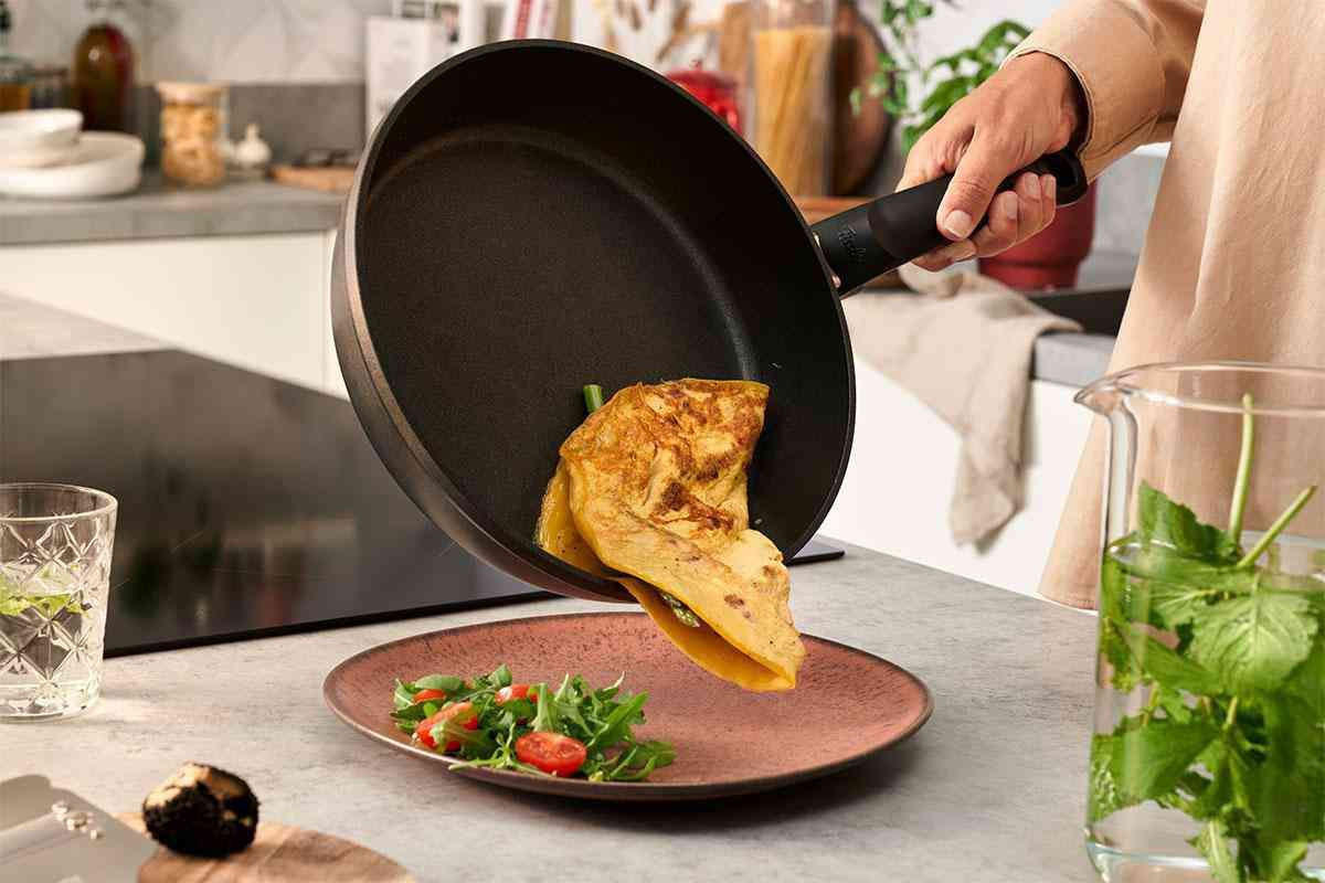 PÁNEV NA SMAŽENÍ  28 cm  - černá, Basics, kov (28cm) - Fissler
