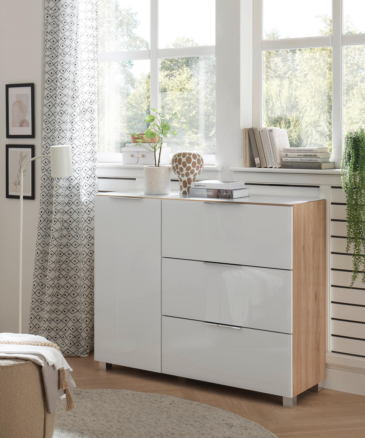 KOMMODE 120,5/96/38,2 cm  in Weiss, Eichefarben  - Chromfarben/Weiss, Konventionell, Glas/Holzwerkstoff (120,5/96/38,2cm) - Xora