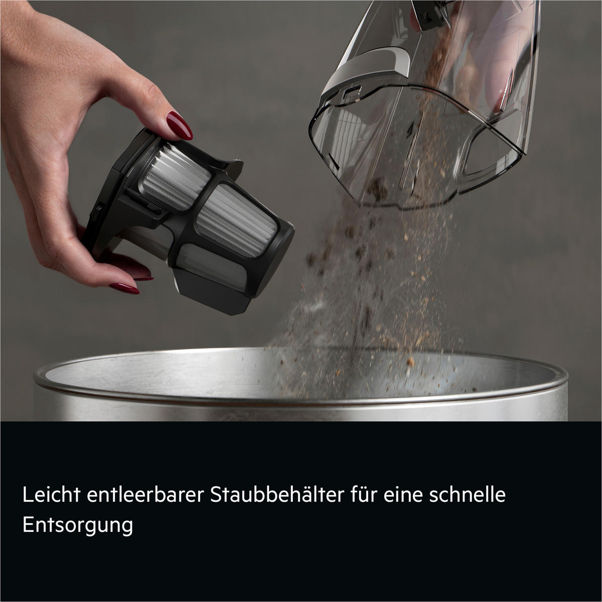 AKKU-HANDSTAUBSAUGER  - Schwarz, Basics, Kunststoff (26,5/107/15,5cm) - AEG