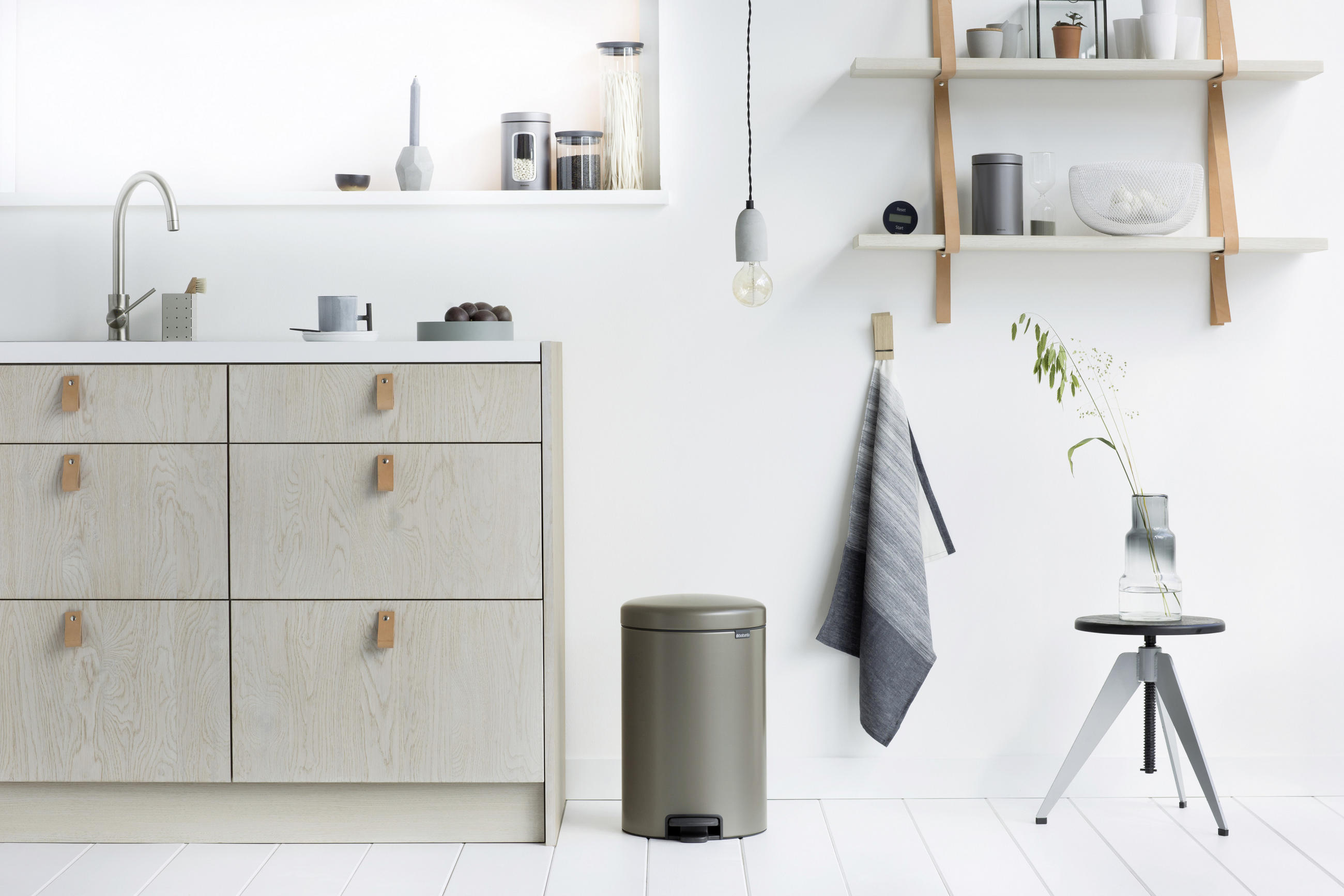 ODPADKOVÝ KOŠ  20 l - platinová, Design, kov/plast (29/46,7/38cm) - Brabantia