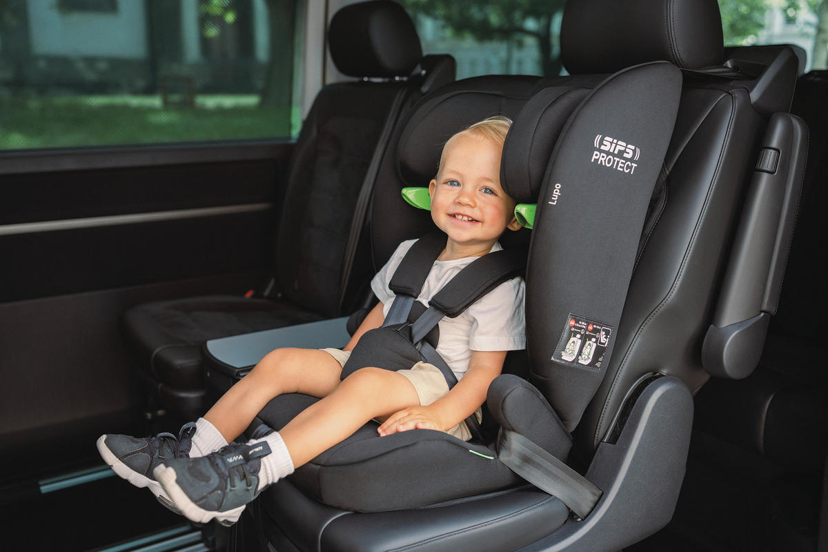 KINDERAUTOSITZ Lupo I-Size Black  - Schwarz, Basics, Kunststoff/Textil (44/62/48cm) - Osann