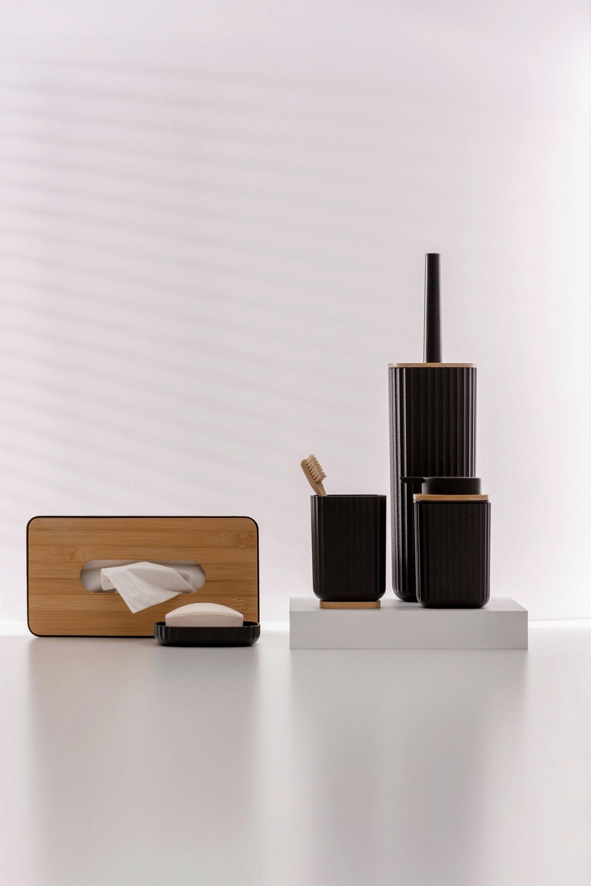 TASCHENTUCHBOX - Schwarz/Naturfarben, Basics, Naturmaterialien/Kunststoff (24/7,5/12,7cm) - Wenko