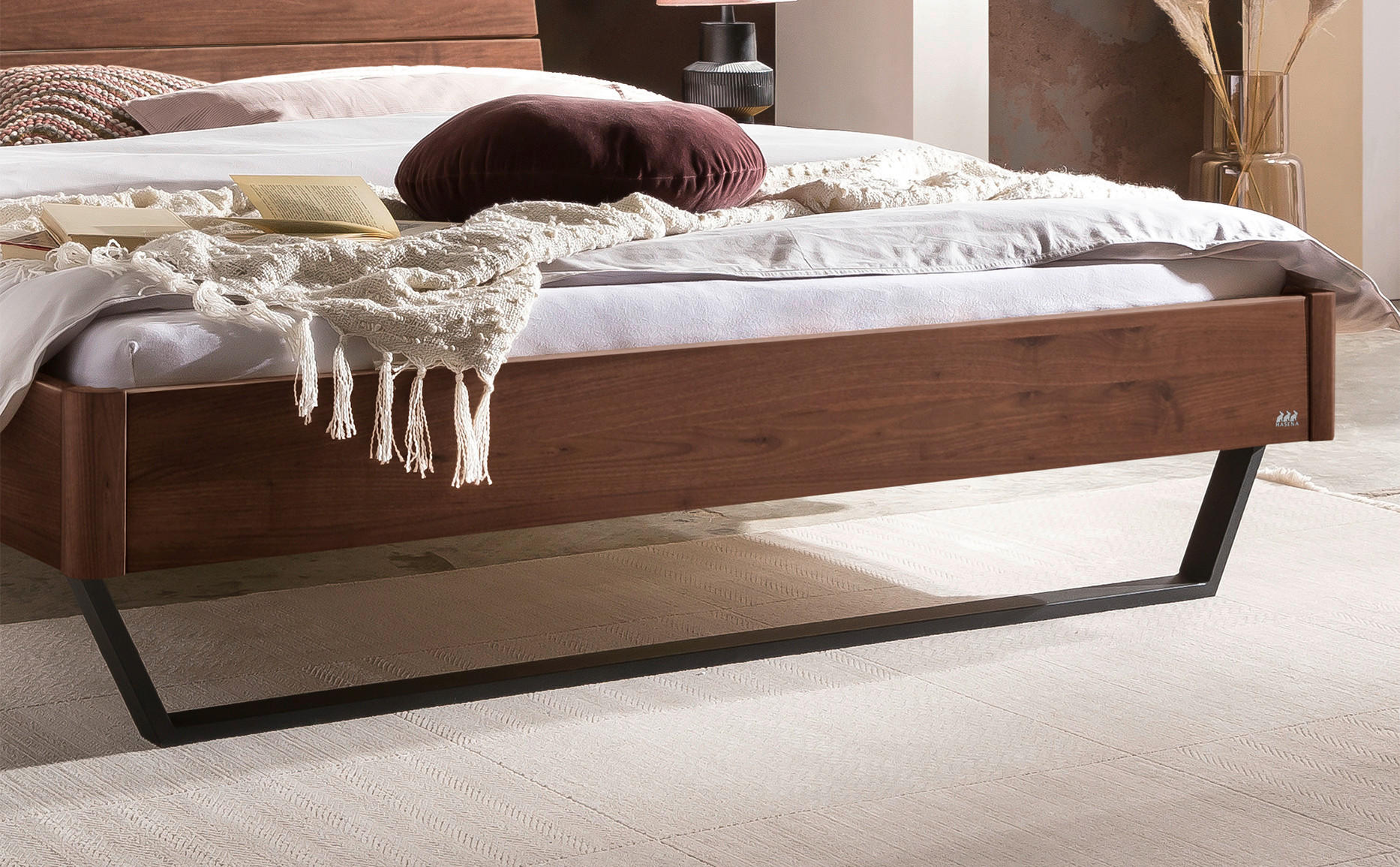 Thumbnail - Hasena Bett, Anthrazit, Nussbaum, Holz, Nussbaum, massiv, Höhe ca. 22 cm, 140x200 cm, in verschiedenen Holzarten erhältl...